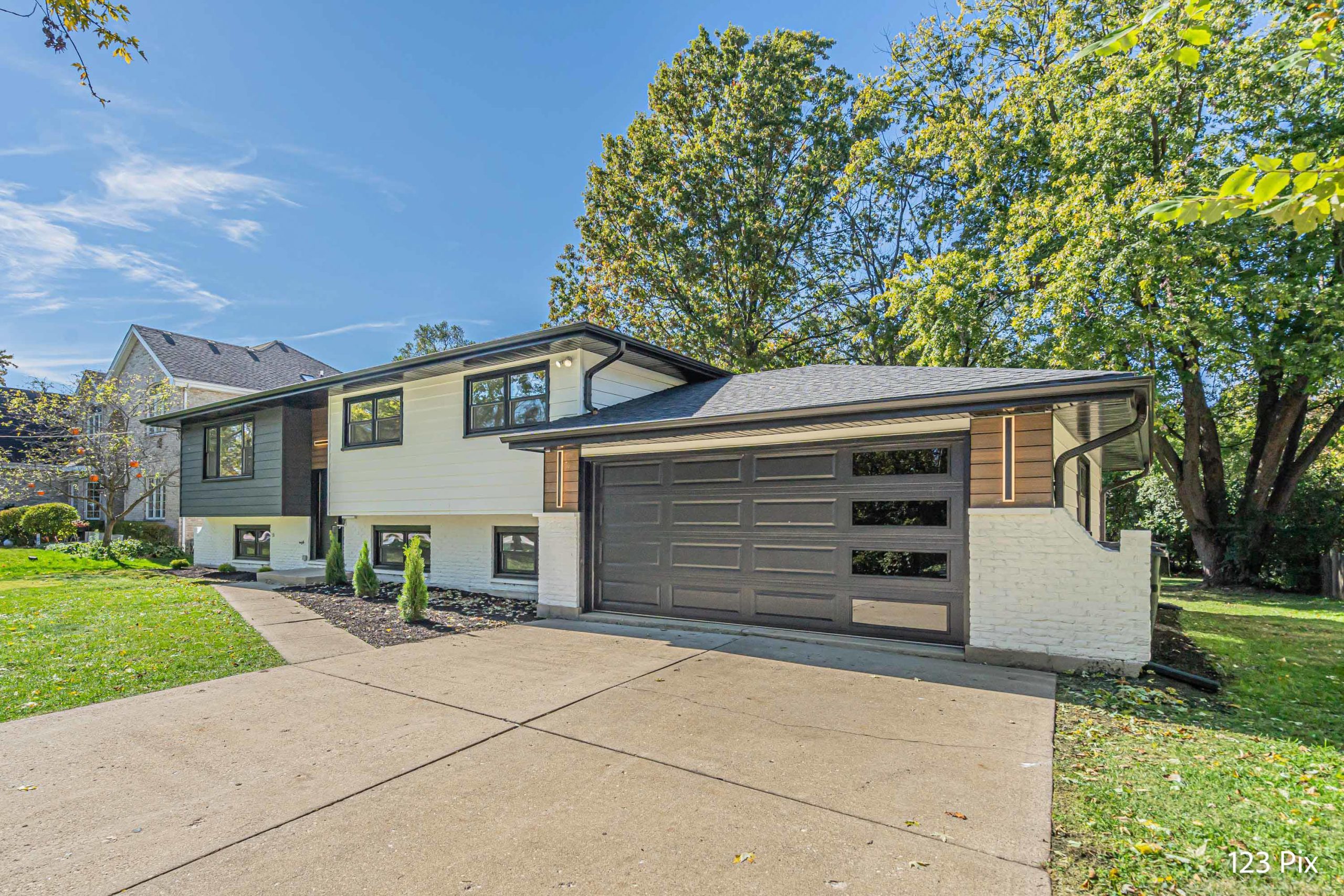 123Pix, 123 Pix, Real Estate Photography, photos, Staged, Virtual, Floor Plan, 3D tour, Zillow tour, Chicago, Chicagoland, Airbnb, Vrbo, FSBO, for sale by owner, for rent, for lease, rental, rentals by owner, Illinois, Wisconsin, Indiana, Midwest