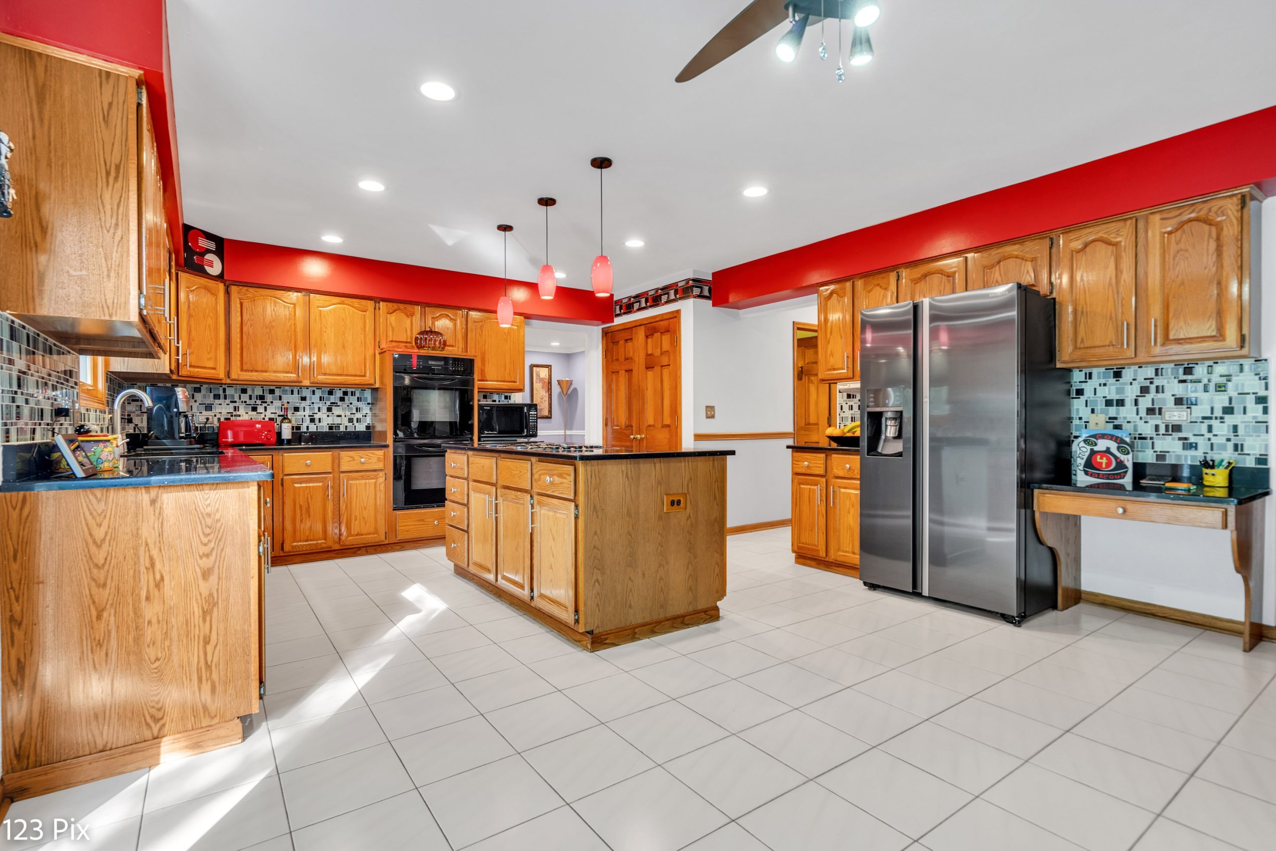 123Pix, 123 Pix, Real Estate Photography, photos, Staged, Virtual, Floor Plan, 3D tour, Zillow tour, Chicago, Chicagoland, Airbnb, Vrbo, FSBO, for sale by owner, for rent, for lease, rental, rentals by owner, Illinois, Wisconsin, Indiana, Midwest